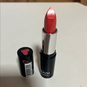 NYX Heartbeat Red Lipstick, day club